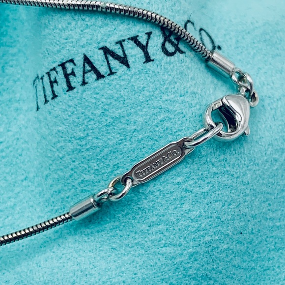 🤩SALE🤩Tiffany 18k diamond necklace - Picture 3 of 4